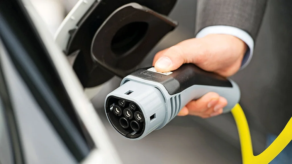 Nuoret suosivat sähköautoja: McKinseyn tutkimus
