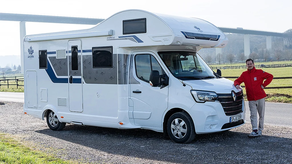 Ahorn Camp A 640: Rymligt Alkovenmobil