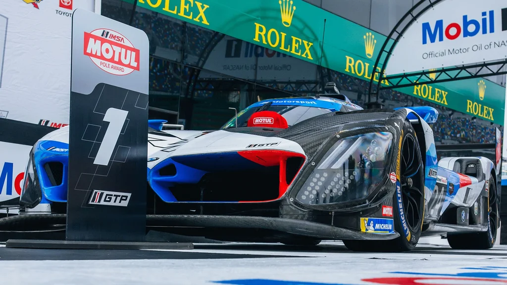 BMW Valloittaa 24h Daytonan Pole Positionin