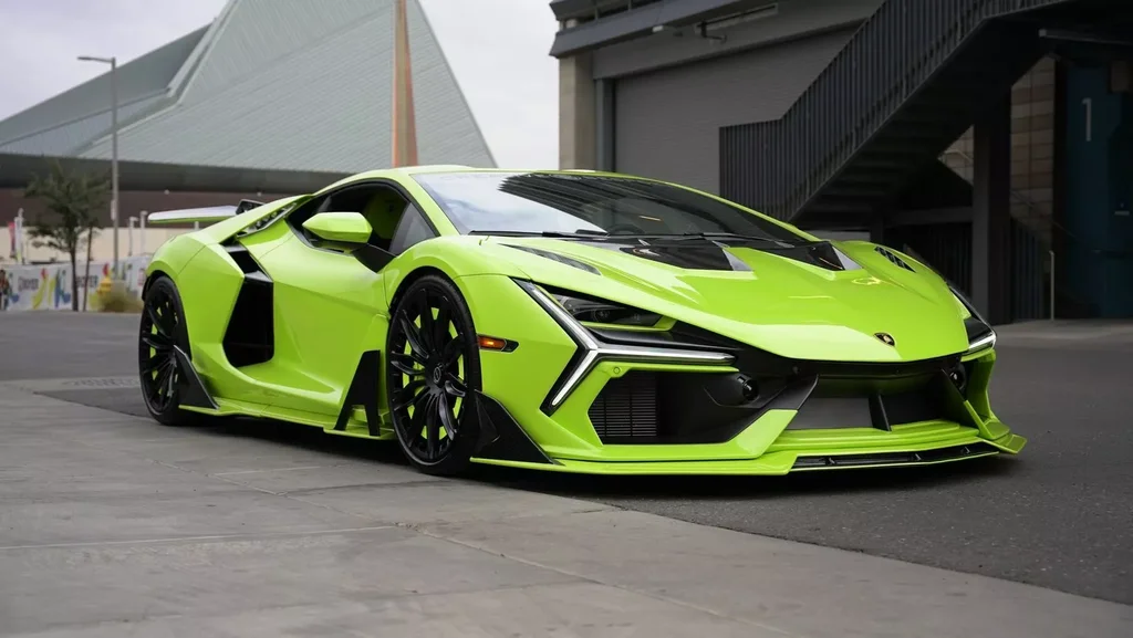 Erityinen Lamborghini Revuelto Creative Bespokelta