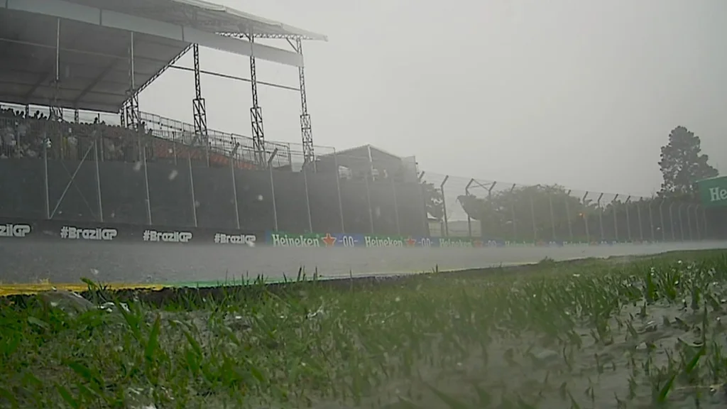 Regn ställer in kvalificeringen i Brasilien