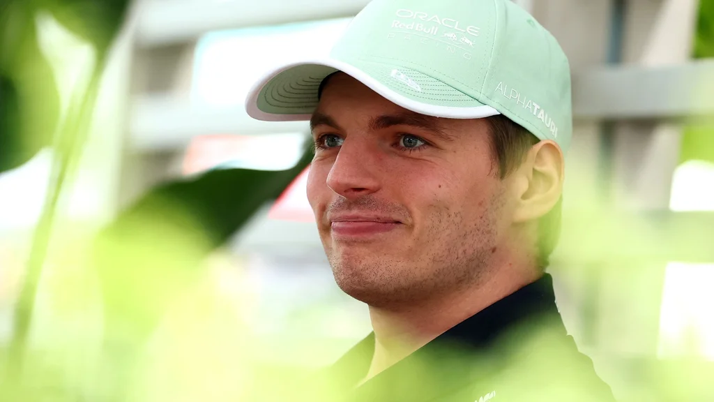 Max Verstappen testar Ferrari på Nürburgring