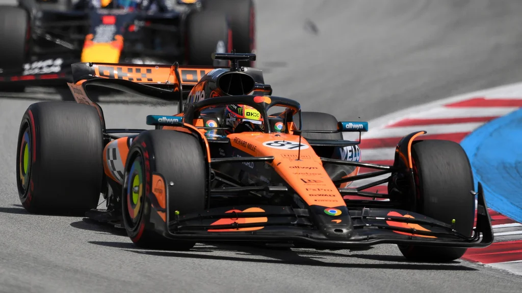McLaren tar dubbelseger i Spanien