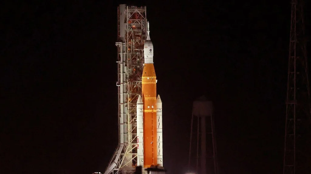 NASA zvažuje zrušenie rakety SLS