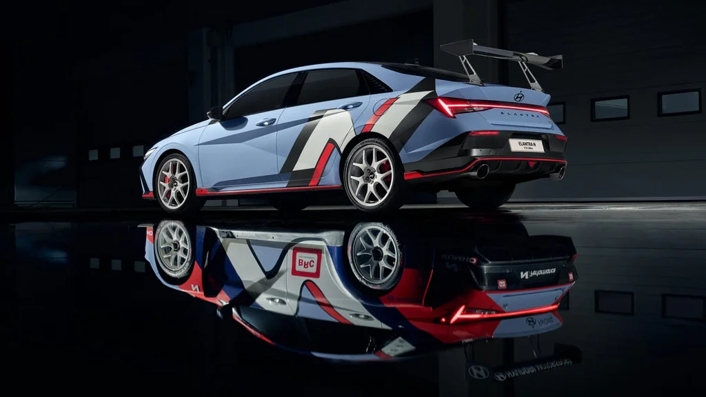 Nowy Hyundai Elantra N TCR z ogromnym spojlerem