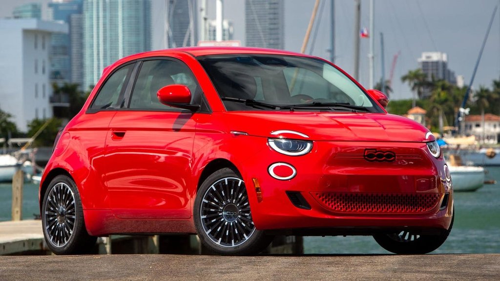 Fiat 500e za 199 USD měsíčně: Dobrý deal?