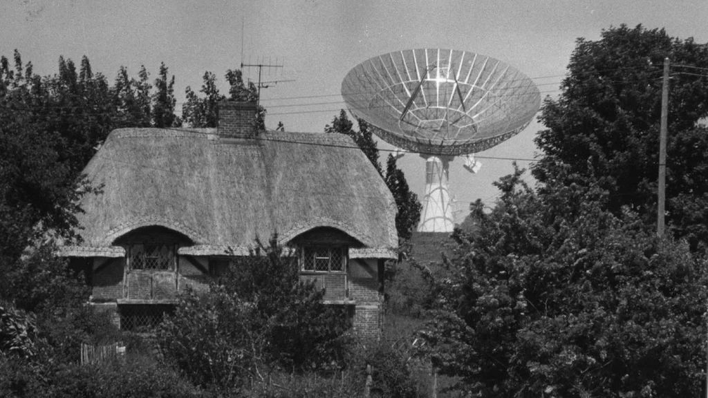Zdechły satelita Skynet grozi współczesnym lotom
