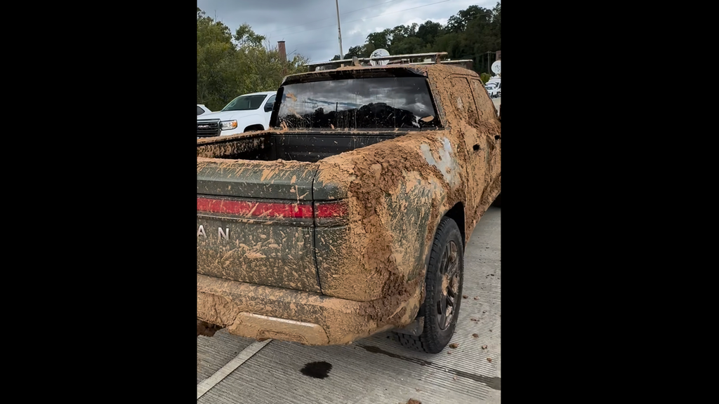 Rivian R1T prežil hurikánové záplavy