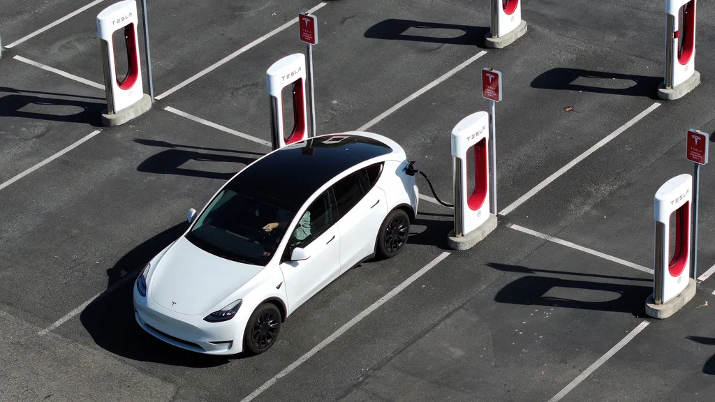 Tesla plánuje dostupné elektromobily
