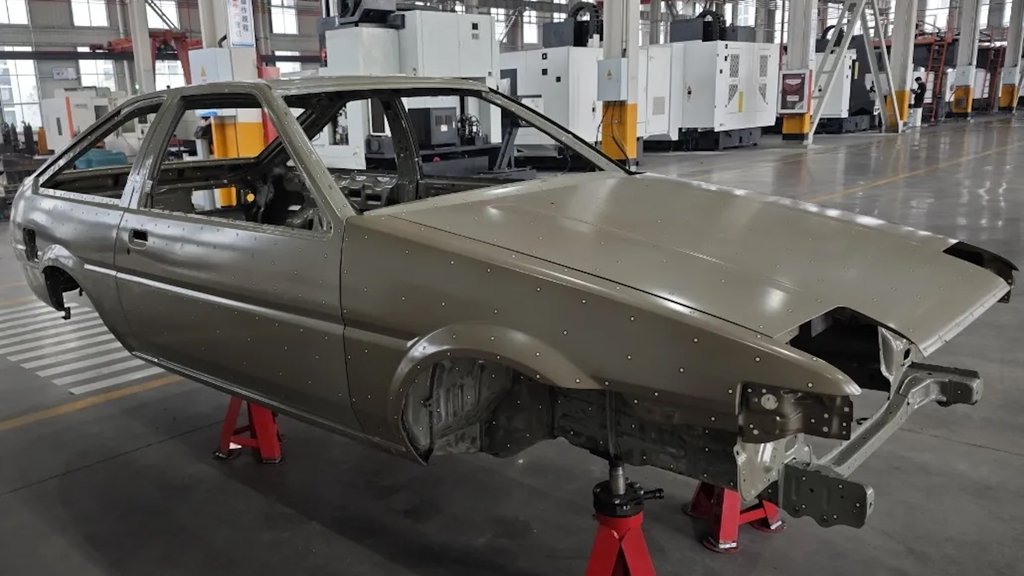 Reprodukční karoserie Toyota AE86 za $9,500