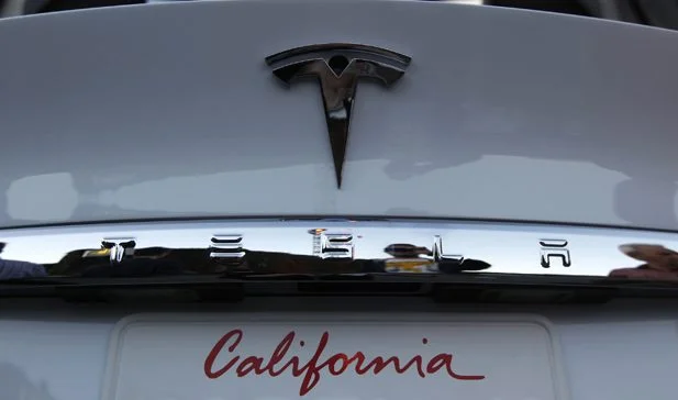 Tesla naďalej dominuje v Kalifornii