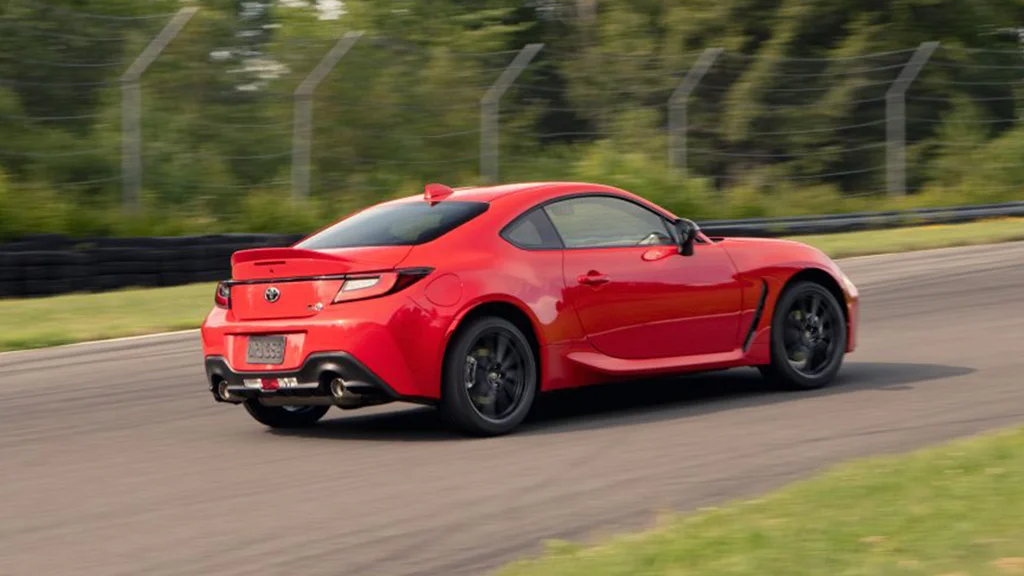 Žaloba kvůli poruchám motorů Toyota a Subaru