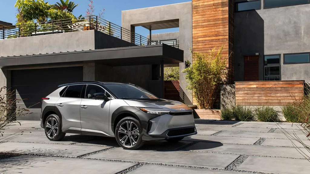 Toyota krytykuje kalifornijskie normy EV