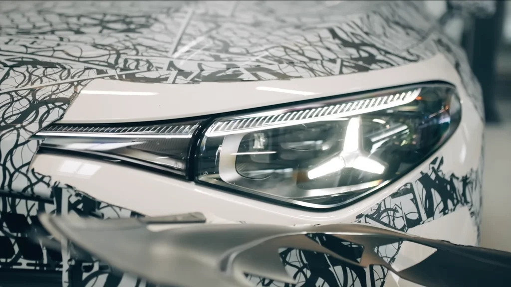 Nový Mercedes-Benz CLA s hviezdovými svetlometmi