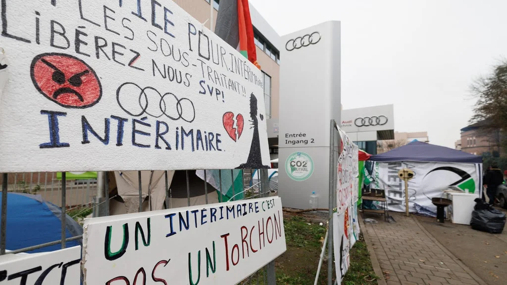 Audi zamestnanci protestujú proti uzavretiu