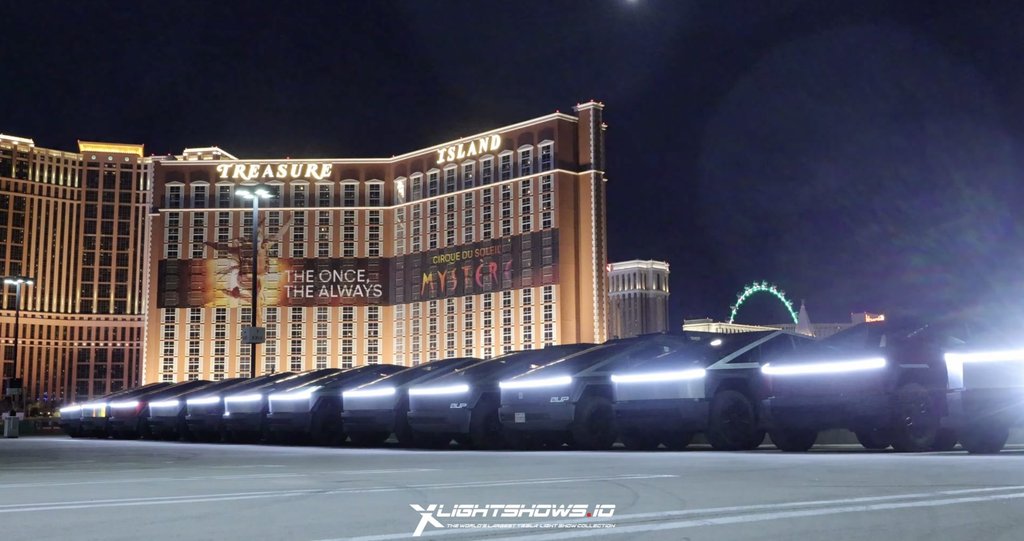 Úžasná světelná show Tesla Cybertrucků v Las Vegas