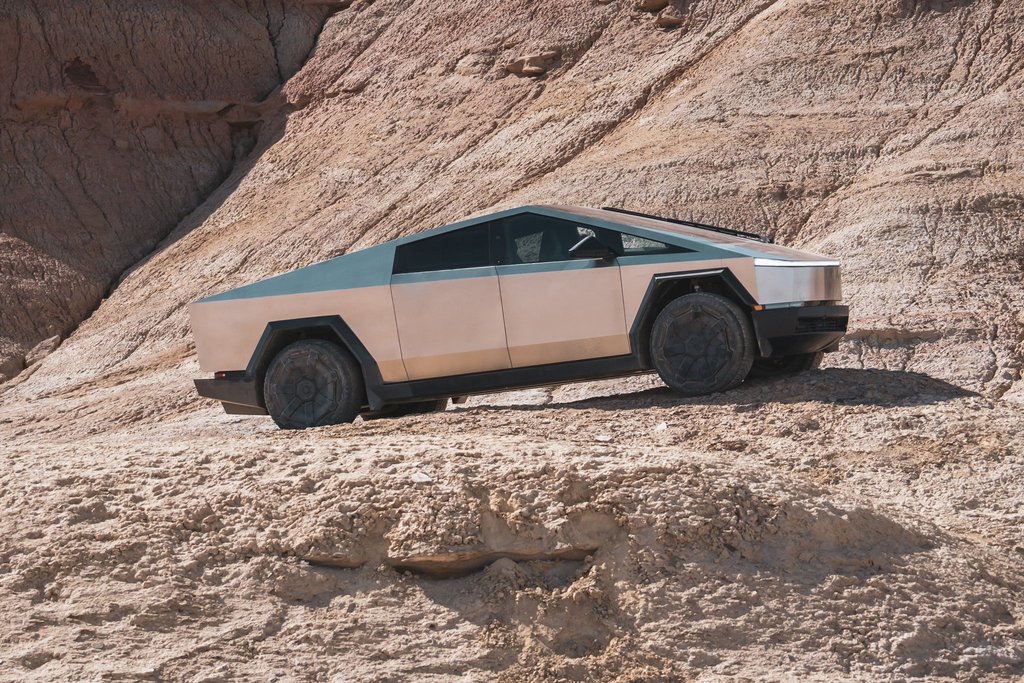 Tesla Cybertruck míří do Kanady a Mexika