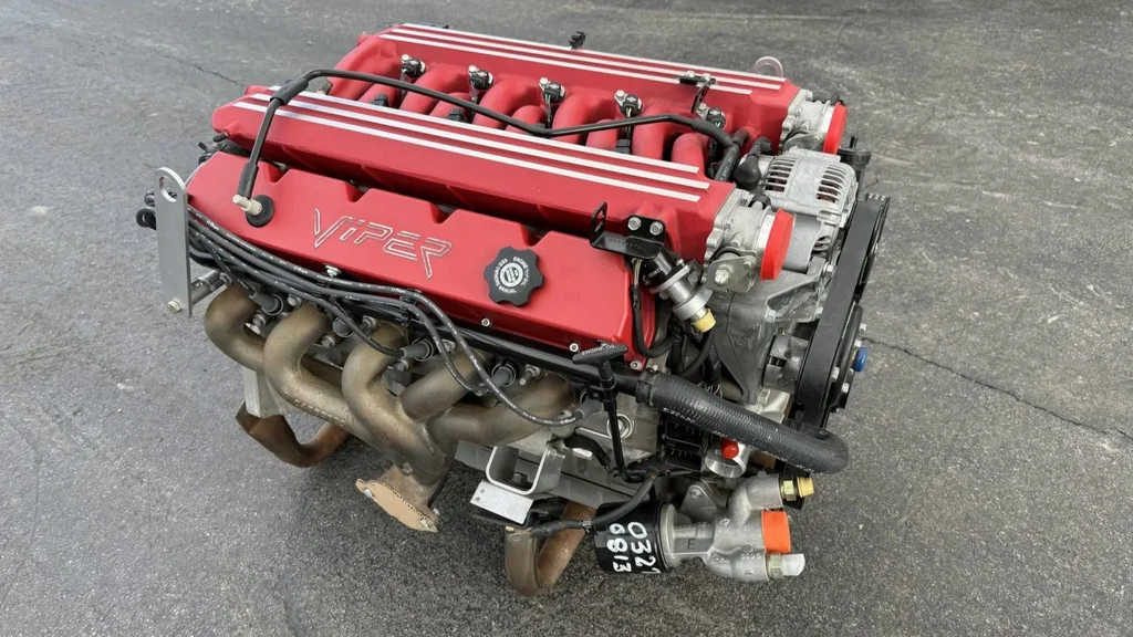 Nepoužitý motor V10 Dodge Viper na predaj!