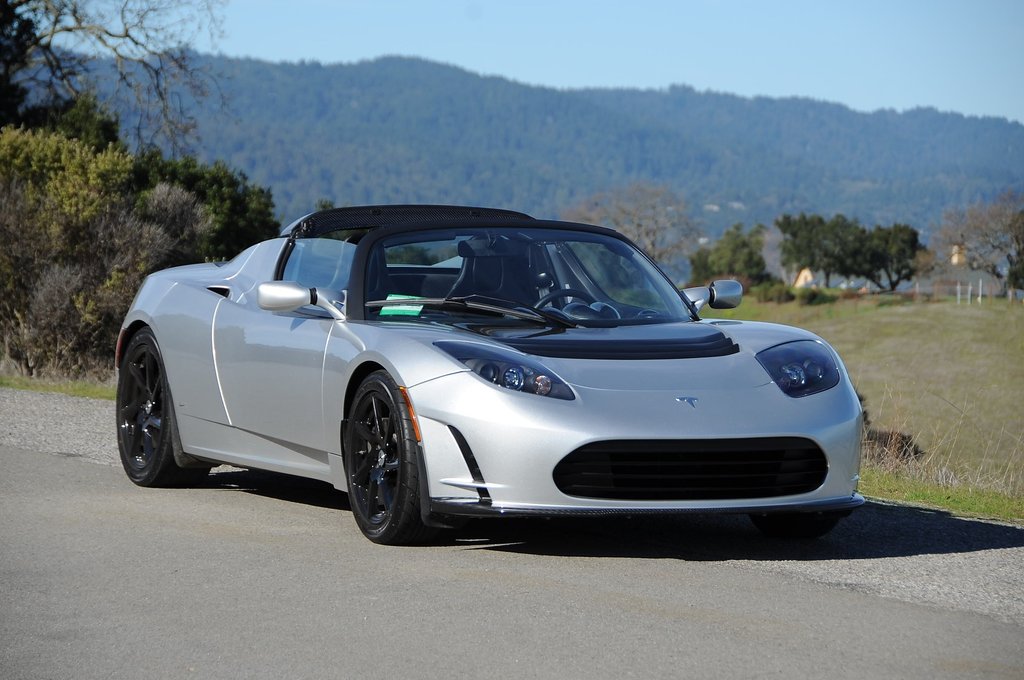Tesla Roadster İçin Hafifletilmiş Yenileme Paketi