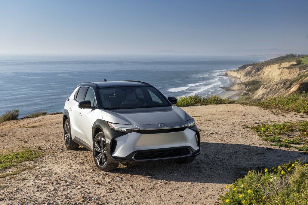 Toyota Kaliforniya'nın Elektrikli Araç Kurallarını Eleştiriyor
