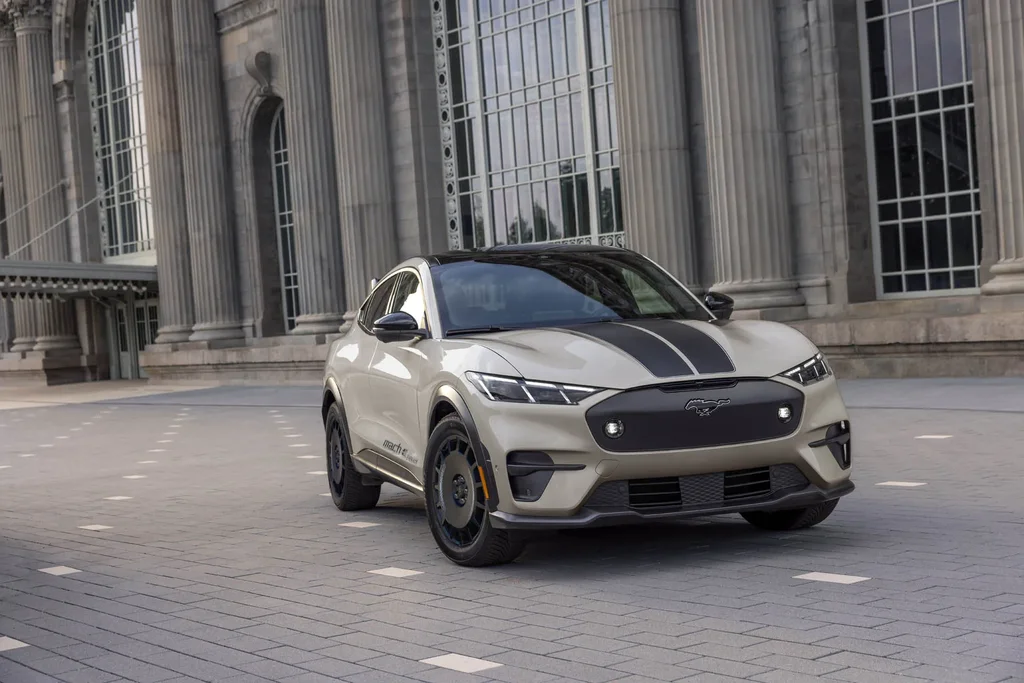 Ford'dan Yeni NACS Adaptörü ile Tesla Erişimi