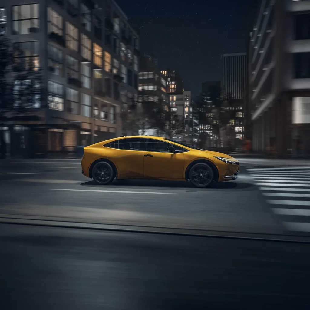 Yeni 2025 Toyota Prius ve Nightshade Donanımı