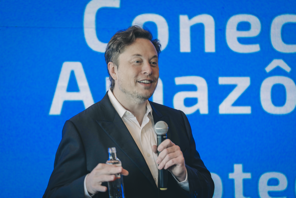 Elon Musk, 100M$ Penthouse İddialarını Reddetti