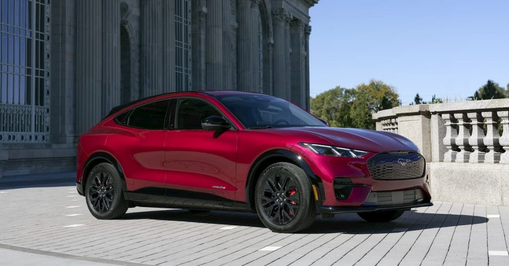 Ford Mach-E, Mustang'ı Geride Bıraktı!