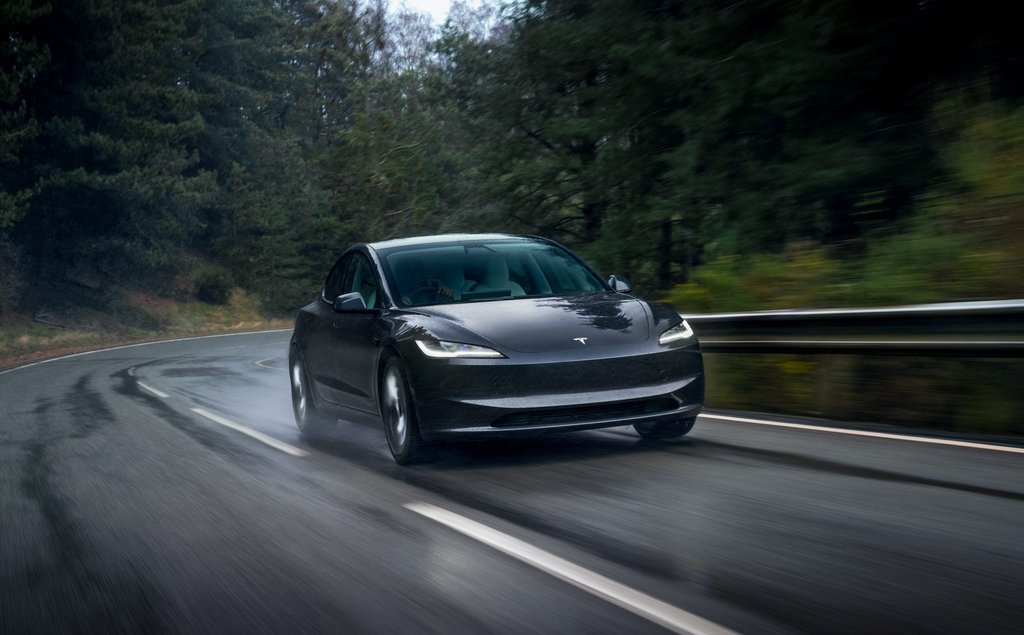 Pekin'de Tesla Model 3 Test Sürüşü Talepleri Artıyor