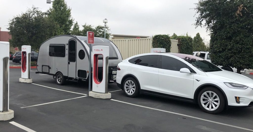 Tesla'dan Römork Çekenlere Şarj Kolaylığı