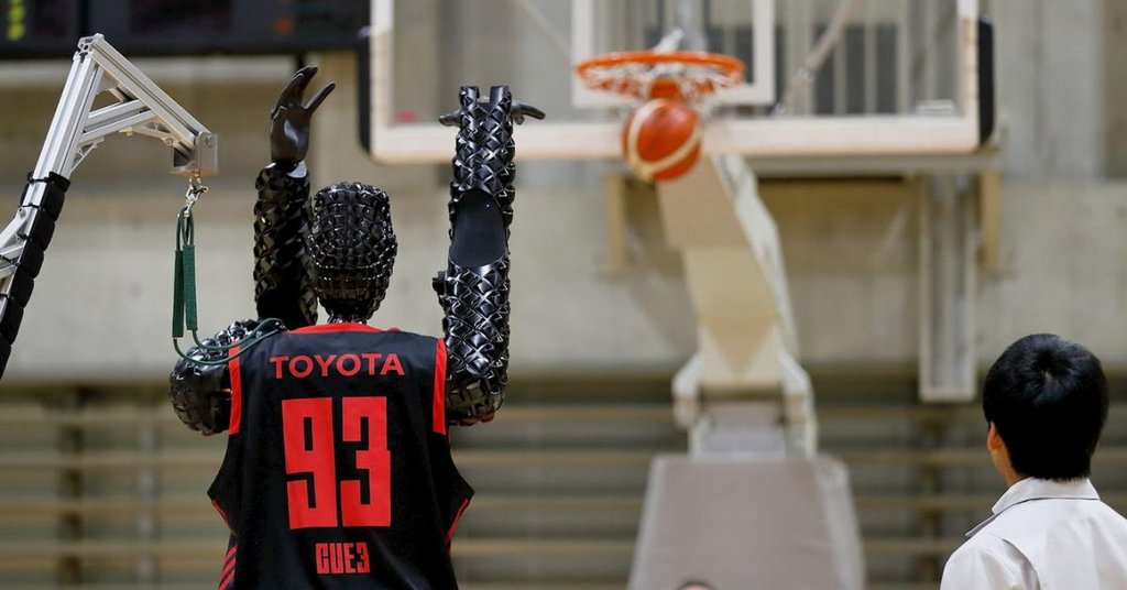 Toyota'nın Robotu 80 Feet Basketbol Atışı Kırdı