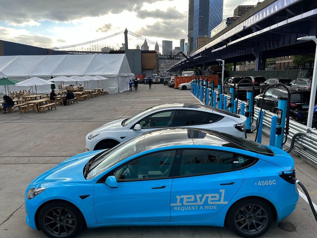 Revel'in Manhattan'daki İlk Hızlı Şarj İstasyonu