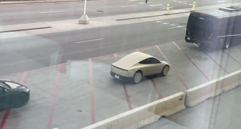 Tesla Cybercab Giga Texas'ta Test Edildi