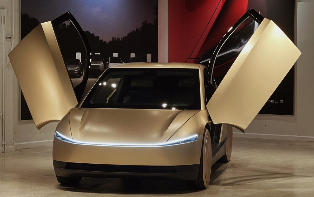 Tesla Cybercab, ABD'de Gösteriye Çıkıyor