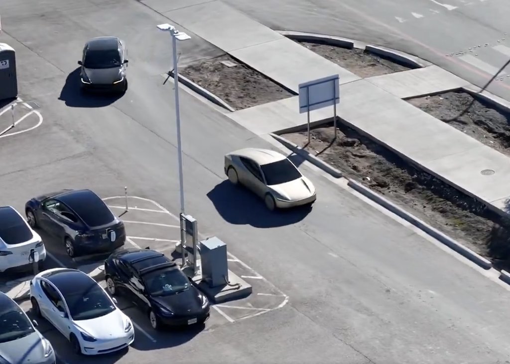 Tesla Cybercab Testleri Giga Texas'ta Artıyor
