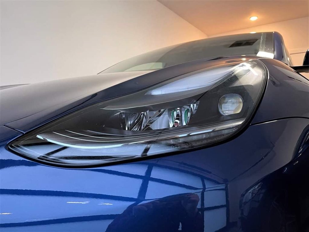 Tesla'nın Adaptif Farları Yakında ABD'de!