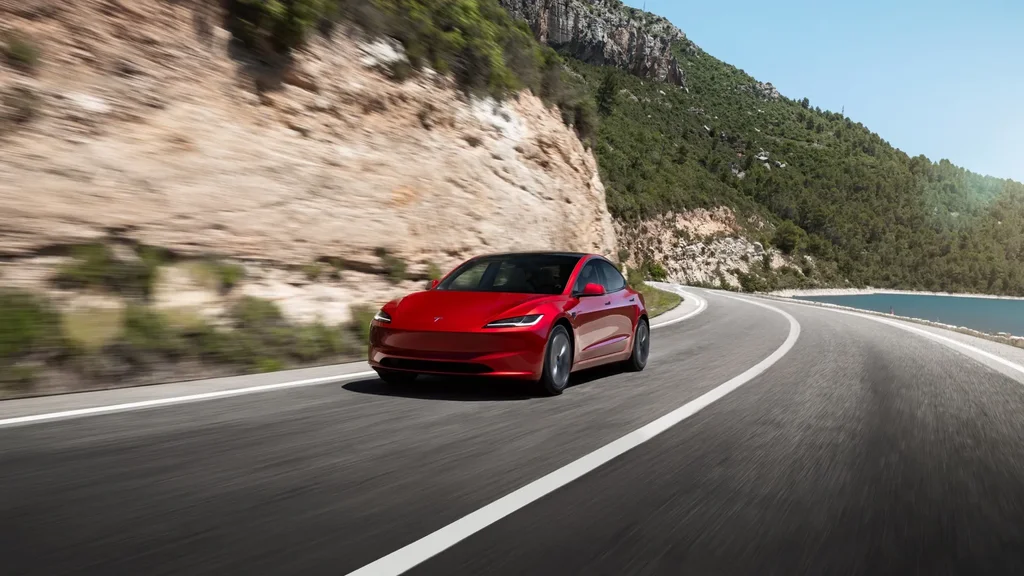 Tesla 239.000 Aracı Geri Çağırıyor!