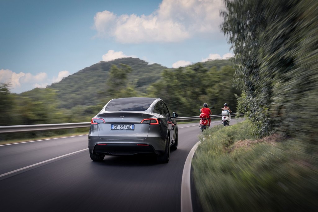 Tesla'nın FSD ve Yeni Hedef Fiyat Artışı