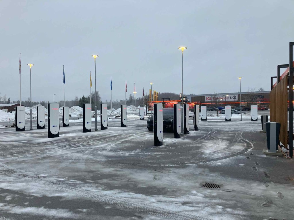 Tesla İsveç’te Yeni Süper Şarj İstasyonları