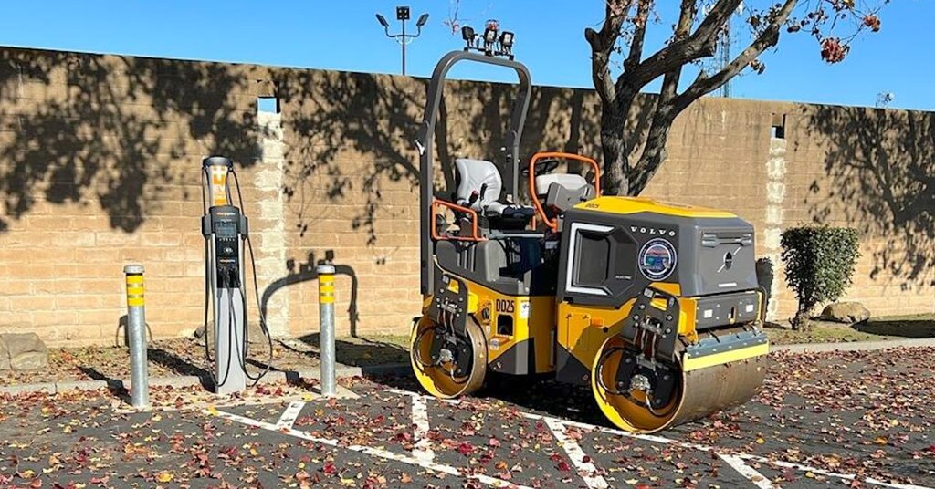 Volvo DD25 Elektrikli Compactor Yolo'da