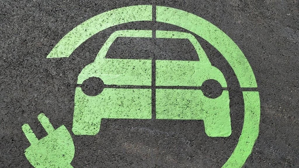 Delhi'de elektrikli ulaglar bilen howa arassalanýar