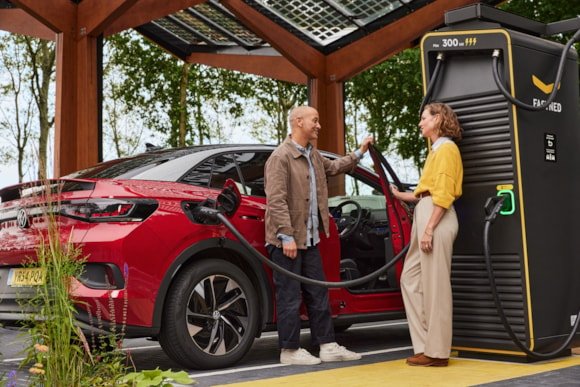 Fastned London üçin zaryt hyzmatdaşlary saýlandy