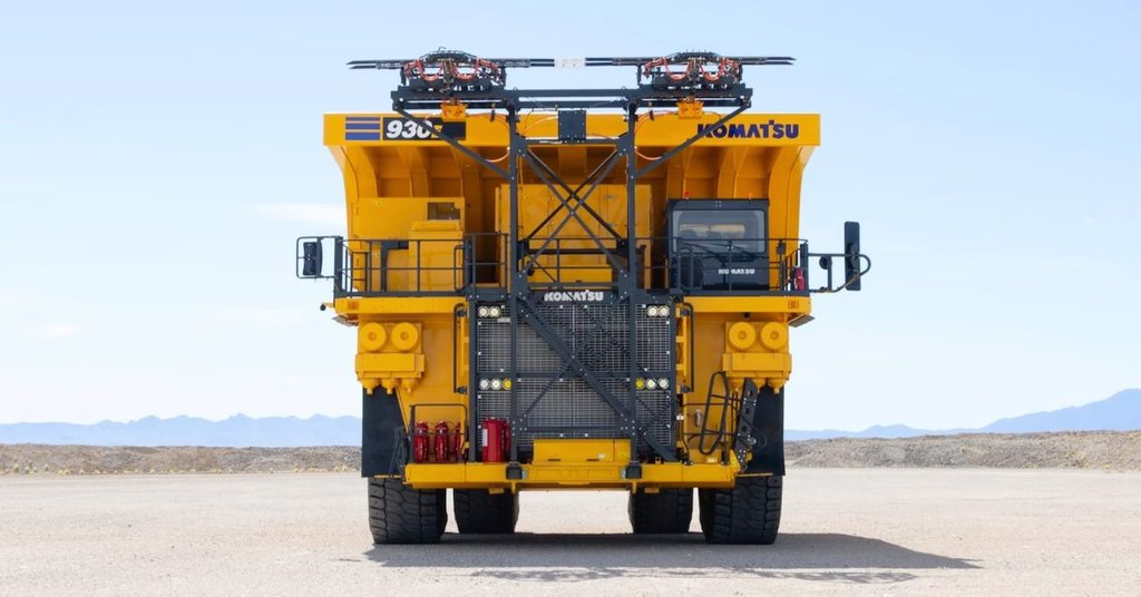 Komatsu 320 tonna agyr gysgyçyny tanyşdyrdy