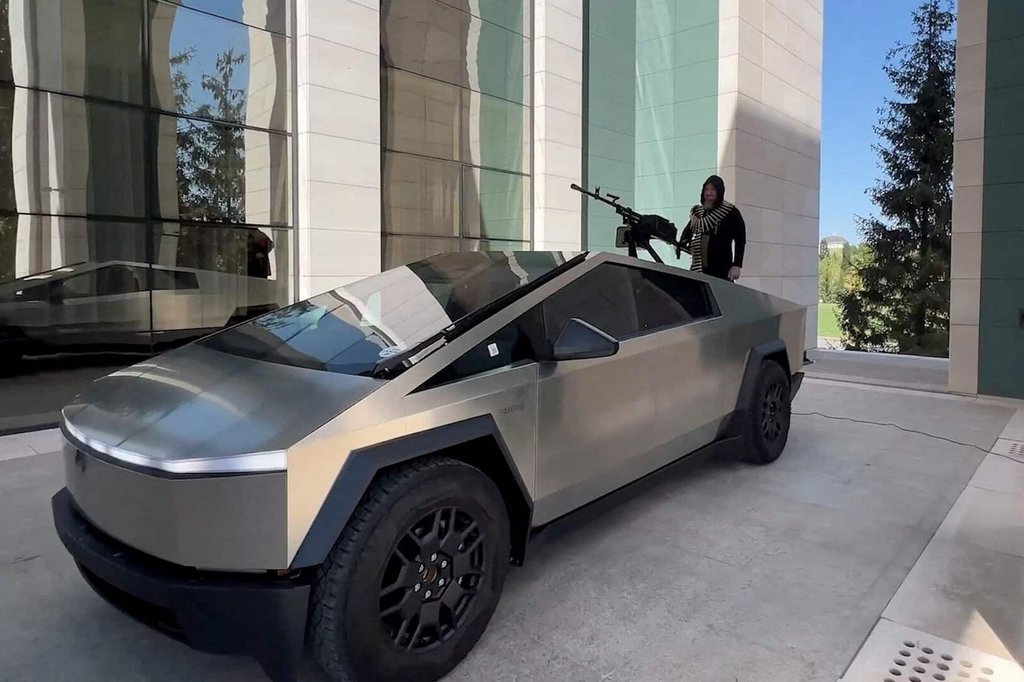 Tesla Cybertruck i Tchetjenija: Zagonetne glasine