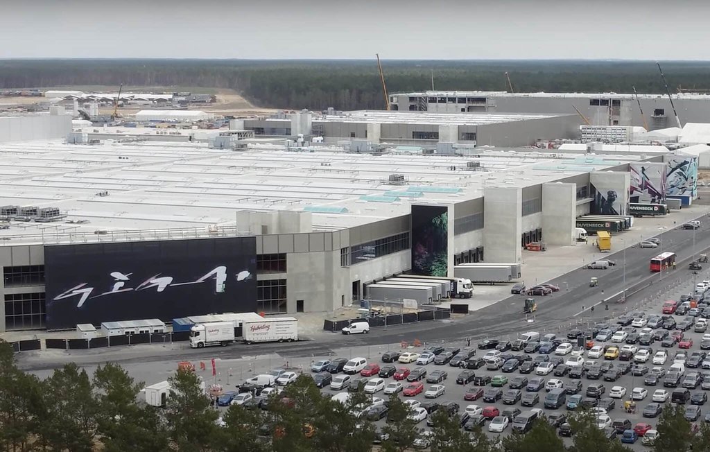Tesla: Širitev tovarne v Berlinu pod pritiskom