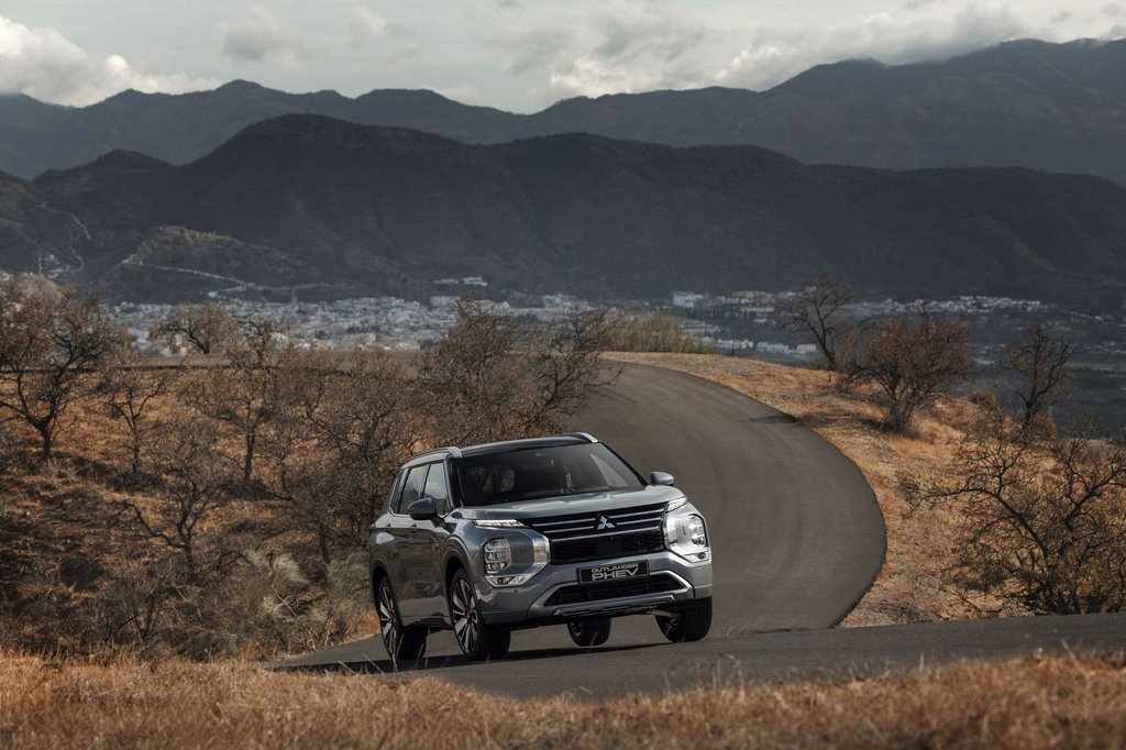 Mitsubishi Outlander PHEV lanseres i Europa