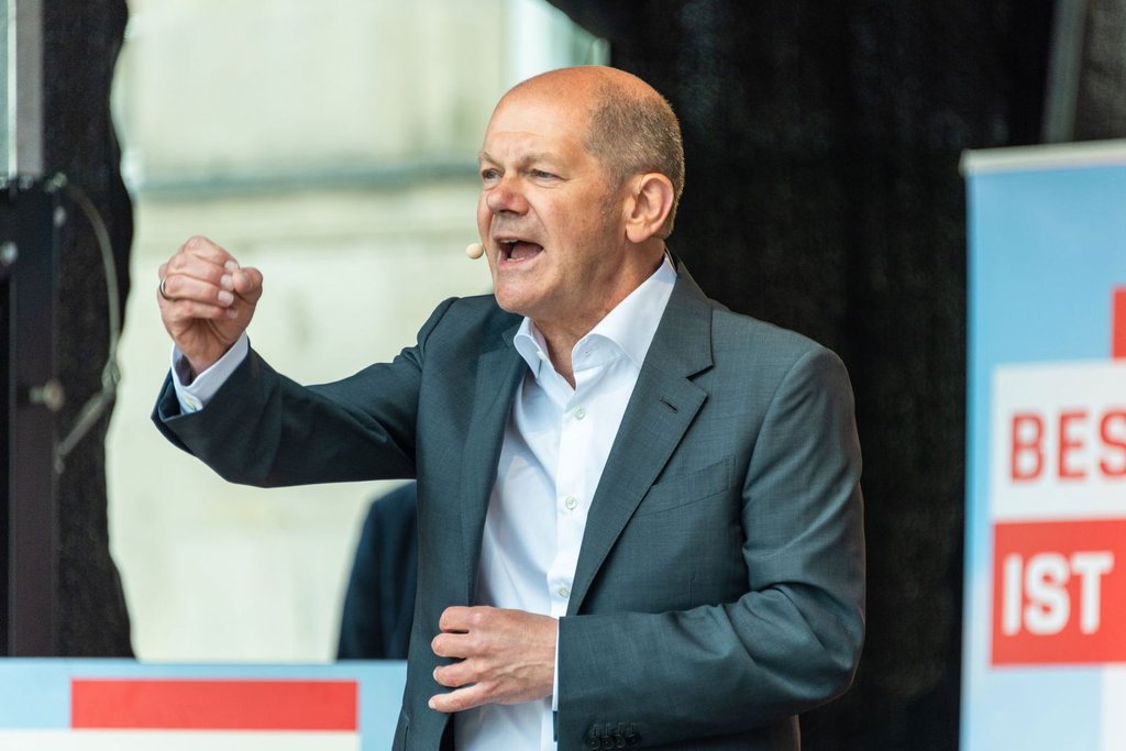 Scholz oppfordrer til overgang til elbiler