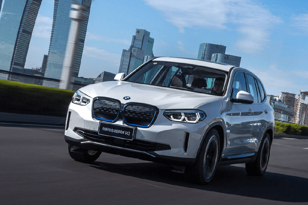 BMW stopper bestillinger på iX3