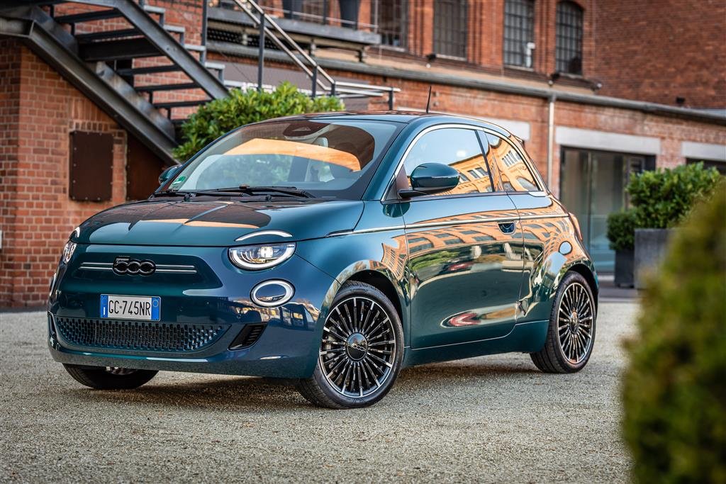 Stellantis utvider produksjonsstopp for Fiat 500e