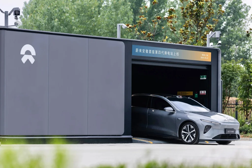 Nio expanderar med fler batteribytestationer